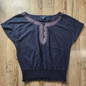 Women's American Eagle Outfitters Embroidered Tshirt Size Small